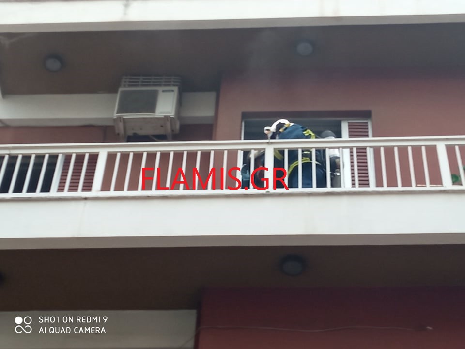 ΠΑΤΡΑ - ΤΩΡΑ: Πυρκαγιά σε διαμέρισμα στην Καραϊσκάκη! Εντοπίστηκε νεκρή γυναίκα - ΦΩΤΟ