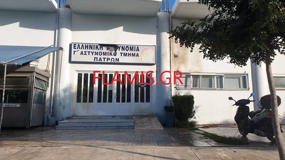 Εριξαν μολότοφ... και μέσα στο 3ο Αστυνομικό Τμήμα! ΔΕΙΤΕ ΑΠΟΚΛΕΙΣΤΙΚΕΣ ΦΩΤΟ! Παρ' ολίγο να καεί αστυνομικός!