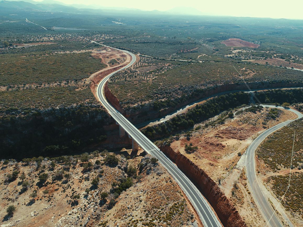 Σε επίσημη κυκλοφορία παρέδωσε ο περιφερειάρχης Πελοποννήσου Π. Νίκας την περιφερειακή Γερακίου και την γέφυρα Πόρου