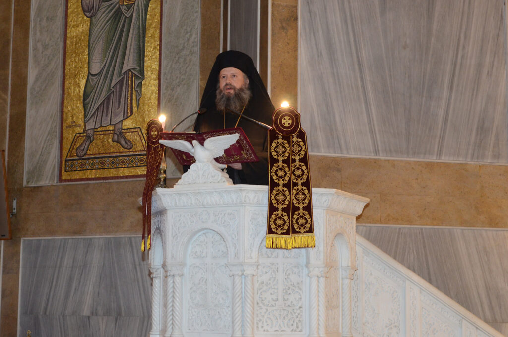 ΔΕΙΤΕ ΦΩΤΟ: Η Χριστουγεννιάτικη θεία λειτουργία στον Αγιο Ανδρέα