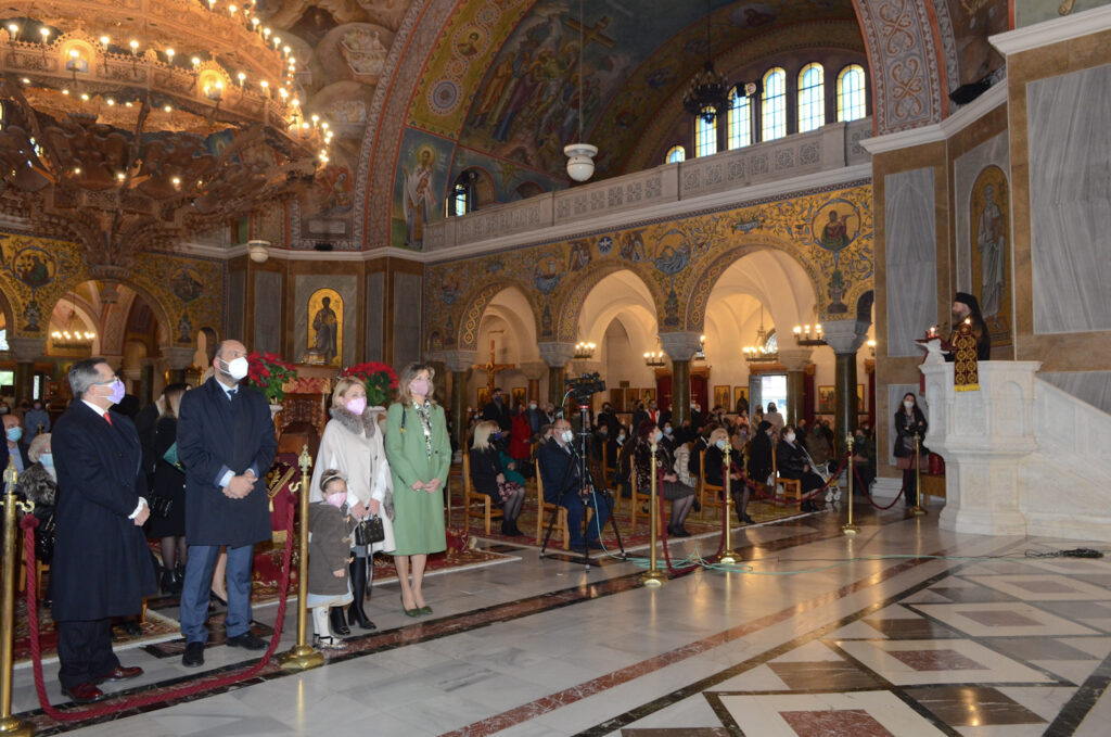 ΔΕΙΤΕ ΦΩΤΟ: Η Χριστουγεννιάτικη θεία λειτουργία στον Αγιο Ανδρέα