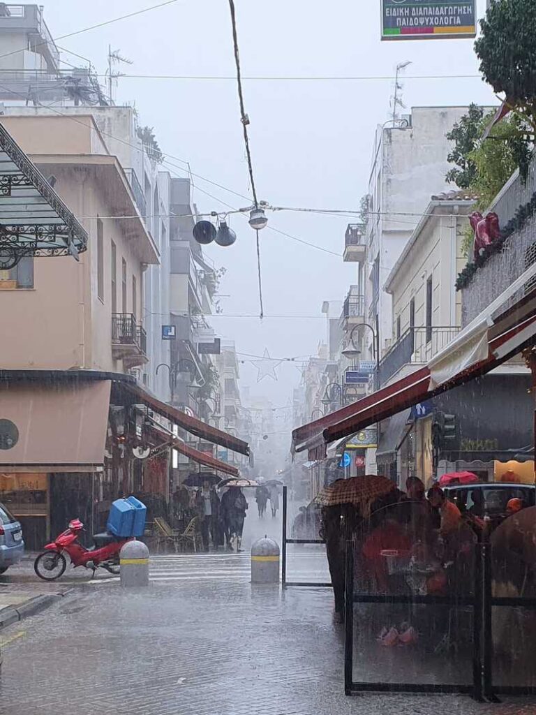 Εντονα προβλήματα από την βροχόπτωση! Πνίγηκαν Ρίο και Παραλία! Χαμός στην Πλαζ - Βροχές στην Δυτική Αχαϊα! Εκλεισαν δρόμοι