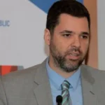 Θανάσης Κοντογεώργης για υποχρεωτικό εμβολιασμό: Δεν θα κρατούνται από τη σύνταξη τα 100 ευρώ