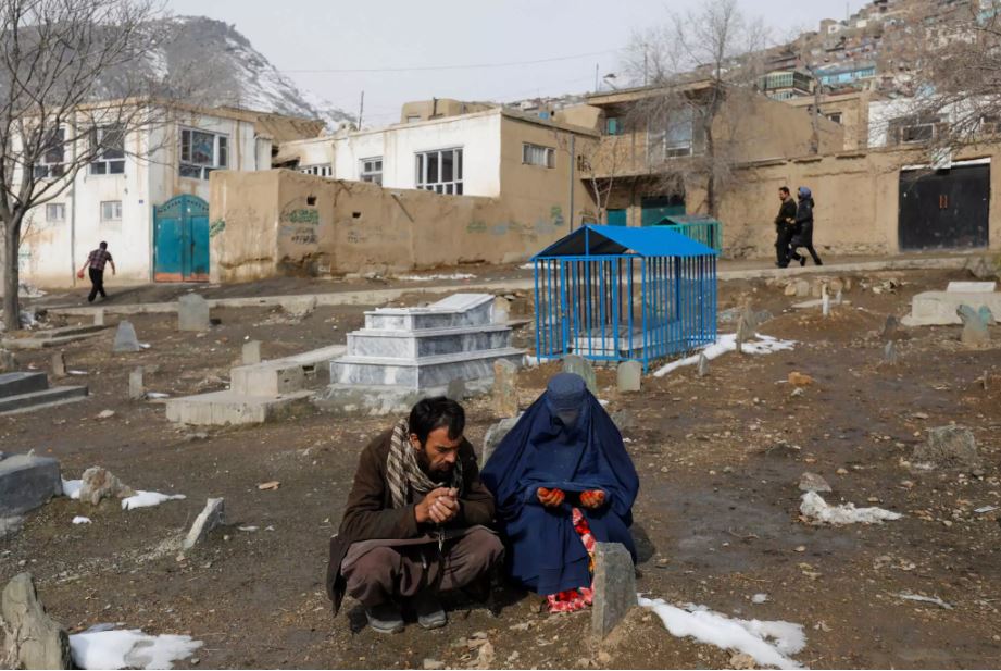 Αφγανιστάν: Zευγάρι έχασε το 3 μηνών παιδί του από το κρύο – Πέθανε στην αγκαλιά της μαμάς του