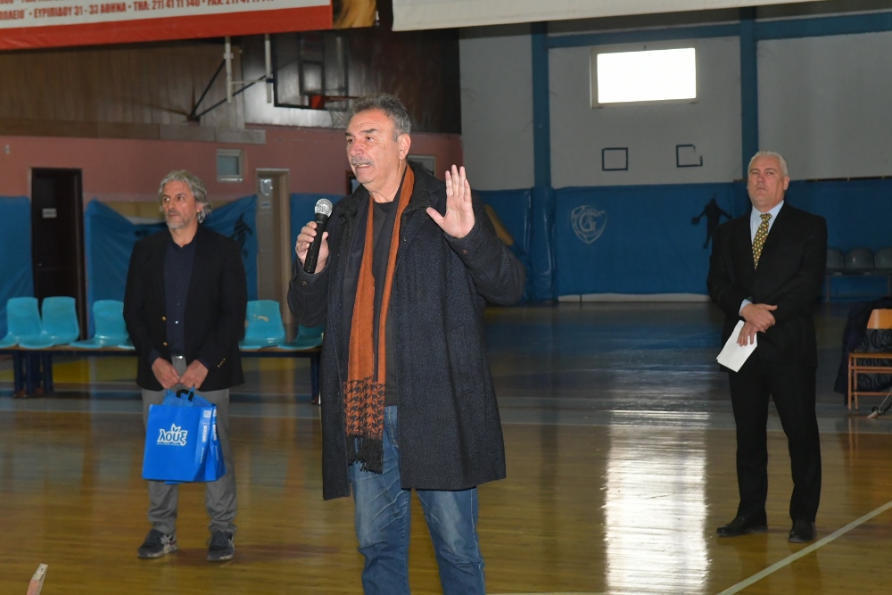 Ο Αντιδήμαρχος Παιδείας και Αθλητισμού, Τάκης Πετρόπουλος στην εκδήλωση κοπής της πίτας της Α.Ε. Γλαύκου - Έσπερου