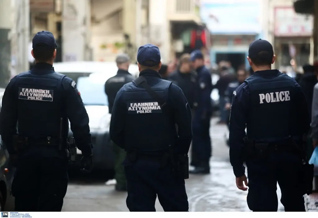 ΠΑΤΡΑ: "Ντου" της Αστυνομίας σε σπίτια! Συνελήφθησαν 7 άτομα του αντιεξουαστικού χώρου! Βρέθηκαν όπλα