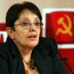 Αλέκα Παπαρήγα: Η «Λαμπράκισσα» που έμεινε επί 22 χρόνια στο ΚΚΕ και τώρα αποχωρεί από τη Βουλή
