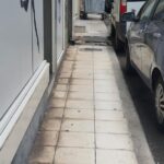 ΠΑΤΡΑ: Ανέβασαν κάδο απορριμμάτων... για να παρκάρουν!
