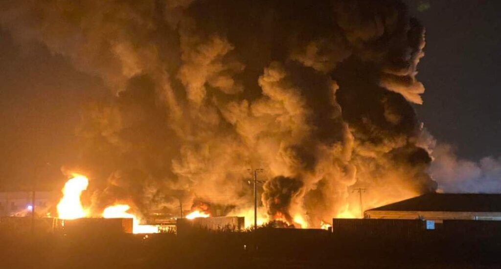 ΤΩΡΑ: Ασπρόπυργος: Φωτιά σε δύο εργοστάσια