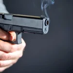 Απατημένος σύζυγος πυροβόλησε τον εραστή της γυναίκας του