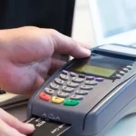 Τι αλλάζει με την υποχρεωτική διασύνδεση των ταμειακών μηχανών με POS – Ο οδικός χάρτης