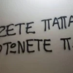 Ρουβίκωνας: «Σώζετε παπάδες, σκοτώνετε παιδιά» – Τα συνθήματα στο γραφείο του Πλεύρη
