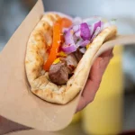 Αποκαθηλώνεται ο «βασιλιάς» του fast food – Τα φαγητά που κερδίζουν τη «μάχη» από το σουβλάκι