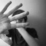 Δράμα: Συνελήφθη για τον βιασμό του ανήλικου γιου της συντρόφου του