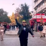Έλληνας Youtuber πέταξε 1.000 ευρώ στην Ερμού και ακολούθησε πανικός [ΒΙΝΤΕΟ]