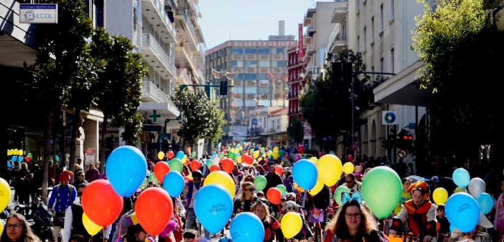 ΔΕΙΤΕ ΠΟΛΛΕΣ ΦΩΤΟ: Πάτρα: Μεγάλη συμμετοχή στην καρναβαλική ποδηλατάδα το πρωί του Σαββάτου