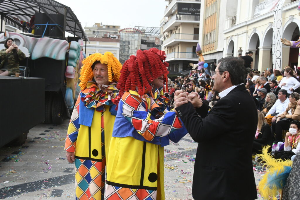 ΠΑΤΡΑ: ΔΕΙΤΕ δεκάδες νέες φωτο από την μεγάλη παρέλαση! Ξεπέρασε κάθε προηγούμενο η παλλαϊκή γιορτή