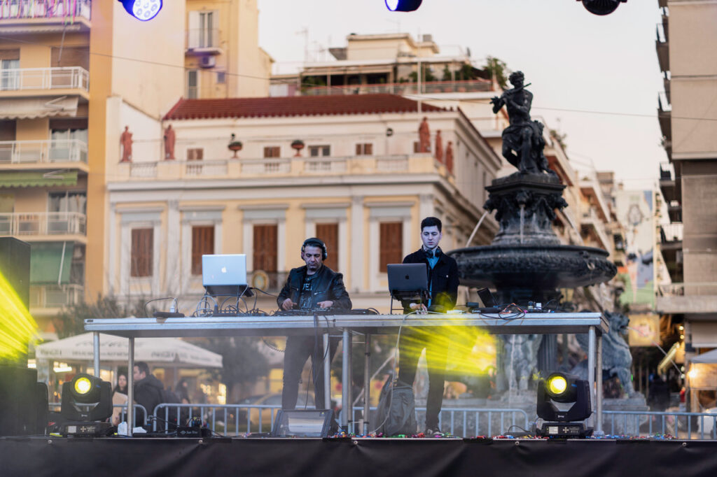 ΔΕΙΤΕ ΠΟΛΛΕΣ ΦΩΤΟ: 1ο Patras DJ Dance Festival στην πλατεία Γεωργίου Α΄