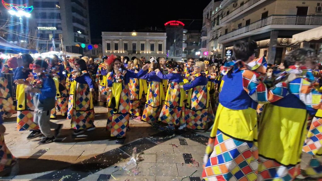 ΔΕΙΤΕ ΠΕΡΙΠΟΥ 200 ΦΩΤΟ: ΟΤΙ ΕΓΙΝΕ ΣΤΗΝ ΜΕΓΑΛΗ ΝΥΧΤΕΡΙΝΗ ΠΑΡΕΛΑΣΗ