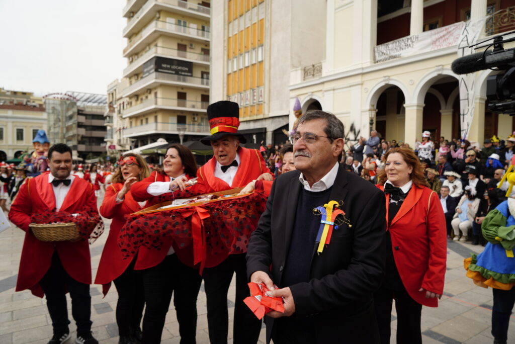 ΠΑΤΡΑ: ΔΕΙΤΕ δεκάδες νέες φωτο από την μεγάλη παρέλαση! Ξεπέρασε κάθε προηγούμενο η παλλαϊκή γιορτή