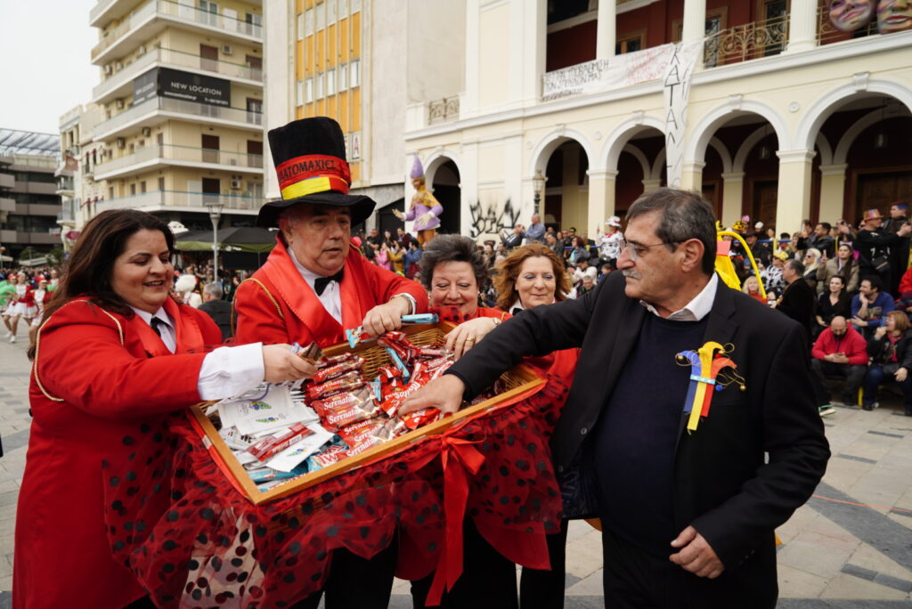 ΠΑΤΡΑ: ΔΕΙΤΕ δεκάδες νέες φωτο από την μεγάλη παρέλαση! Ξεπέρασε κάθε προηγούμενο η παλλαϊκή γιορτή