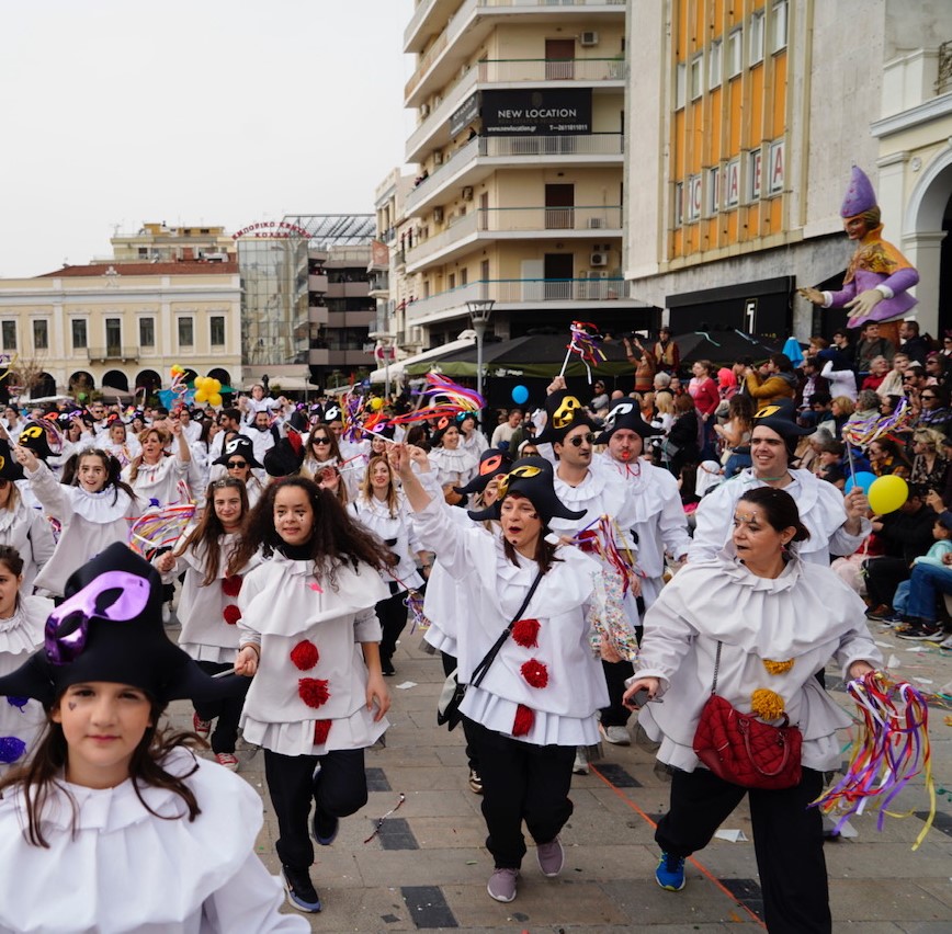 ΠΑΤΡΑ: ΔΕΙΤΕ δεκάδες νέες φωτο από την μεγάλη παρέλαση! Ξεπέρασε κάθε προηγούμενο η παλλαϊκή γιορτή