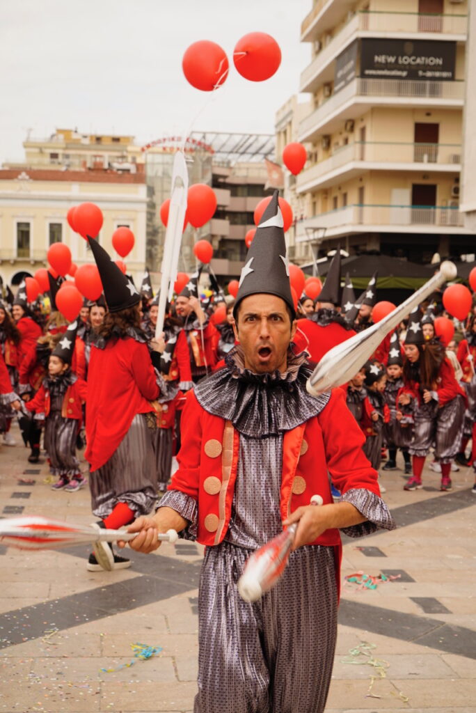 ΔΕΙΤΕ ΔΕΚΑΔΕΣ ΦΩΤΟ ΜΠΡΟΣΤΑ ΑΠΟ ΤΗΝ ΕΞΕΔΡΑ ΤΩΝ ΕΠΙΣΗΜΩΝ: Μεγάλη Παρέλαση των Μικρών