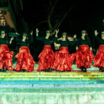 ΔΕΙΤΕ ΔΕΚΑΔΕΣ ΦΩΤΟ: Οι ΣΦήγΚΕΣ έδωσαν εκπληκτικό καρναβαλικό σόου στις σκάλες