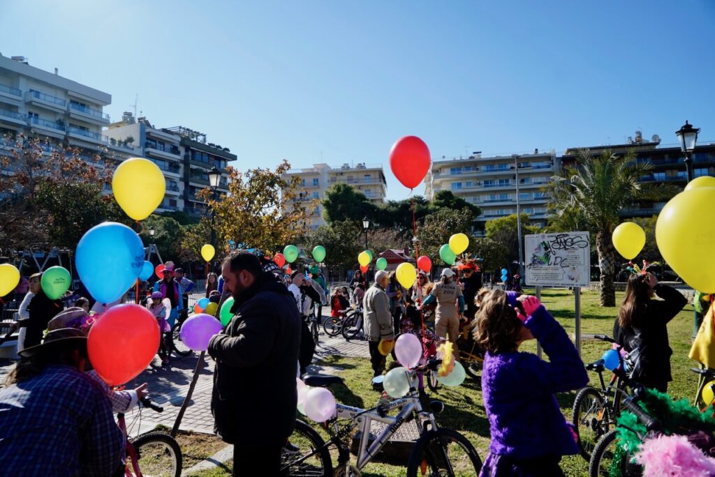 ΔΕΙΤΕ ΠΟΛΛΕΣ ΦΩΤΟ: Πάτρα: Μεγάλη συμμετοχή στην καρναβαλική ποδηλατάδα το πρωί του Σαββάτου