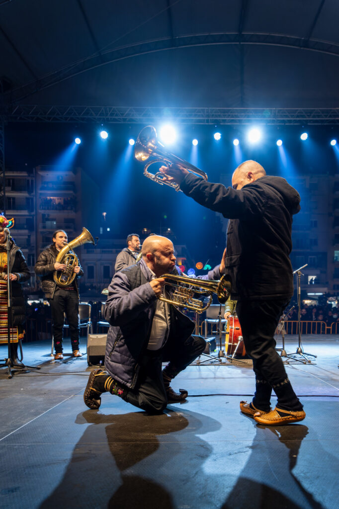 ΔΕΚΑΔΕΣ ΦΩΤΟ: Ο Goran Bregovic στην εντυπωσιακή του συναυλία στο Πατρινό Καρναβάλι - ΠΟΙΟΥΣ ΕΙΔΑΜΕ