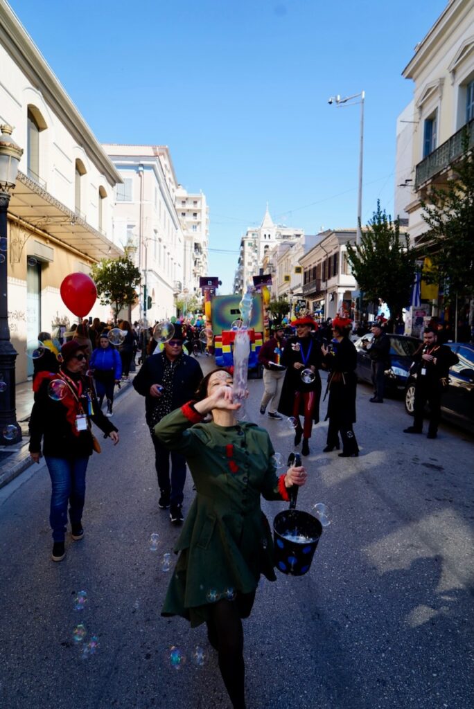 ΔΕΙΤΕ ΠΟΛΛΕΣ ΦΩΤΟ: Πάτρα: Μεγάλη συμμετοχή στην καρναβαλική ποδηλατάδα το πρωί του Σαββάτου