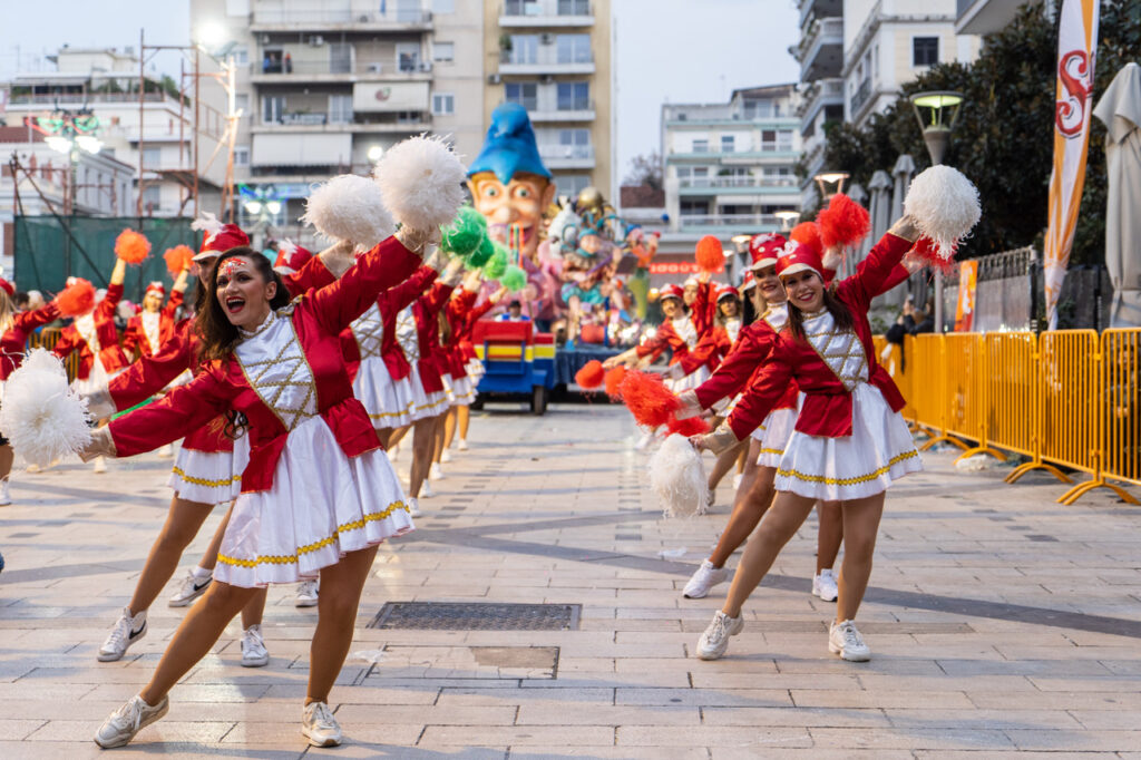 ΠΑΤΡΑ: 50.000 στη νυχτερινή παρέλαση! ΕΣΠΑΣΕ ΟΛΑ ΤΑ ΡΕΚΟΡ - ΔΕΙΤΕ ΝΕΕΣ ΦΩΤΟ