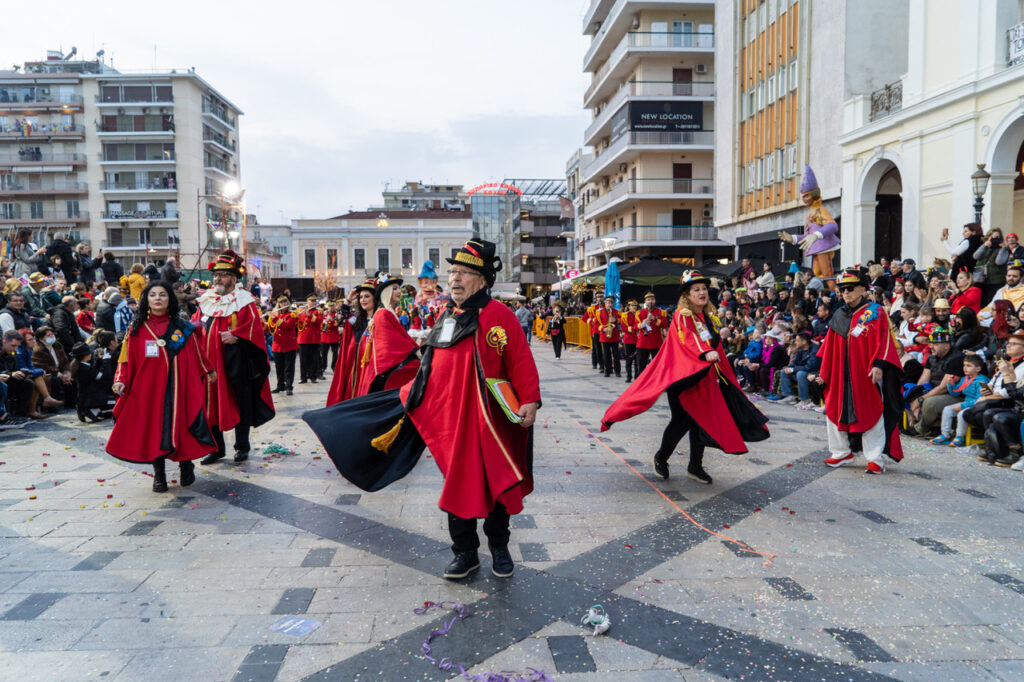 ΠΑΤΡΑ: 50.000 στη νυχτερινή παρέλαση! ΕΣΠΑΣΕ ΟΛΑ ΤΑ ΡΕΚΟΡ - ΔΕΙΤΕ ΝΕΕΣ ΦΩΤΟ