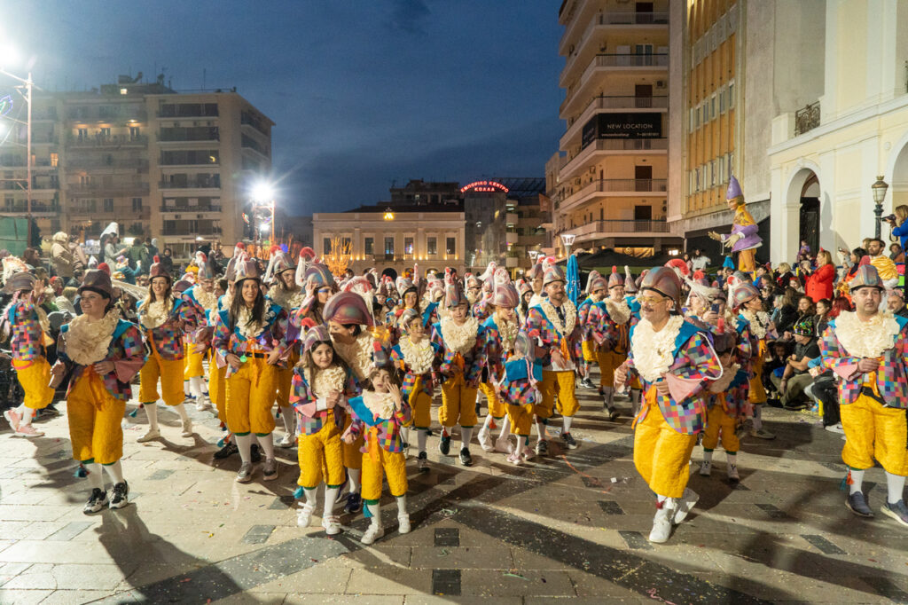 ΠΑΤΡΑ: 50.000 στη νυχτερινή παρέλαση! ΕΣΠΑΣΕ ΟΛΑ ΤΑ ΡΕΚΟΡ - ΔΕΙΤΕ ΝΕΕΣ ΦΩΤΟ