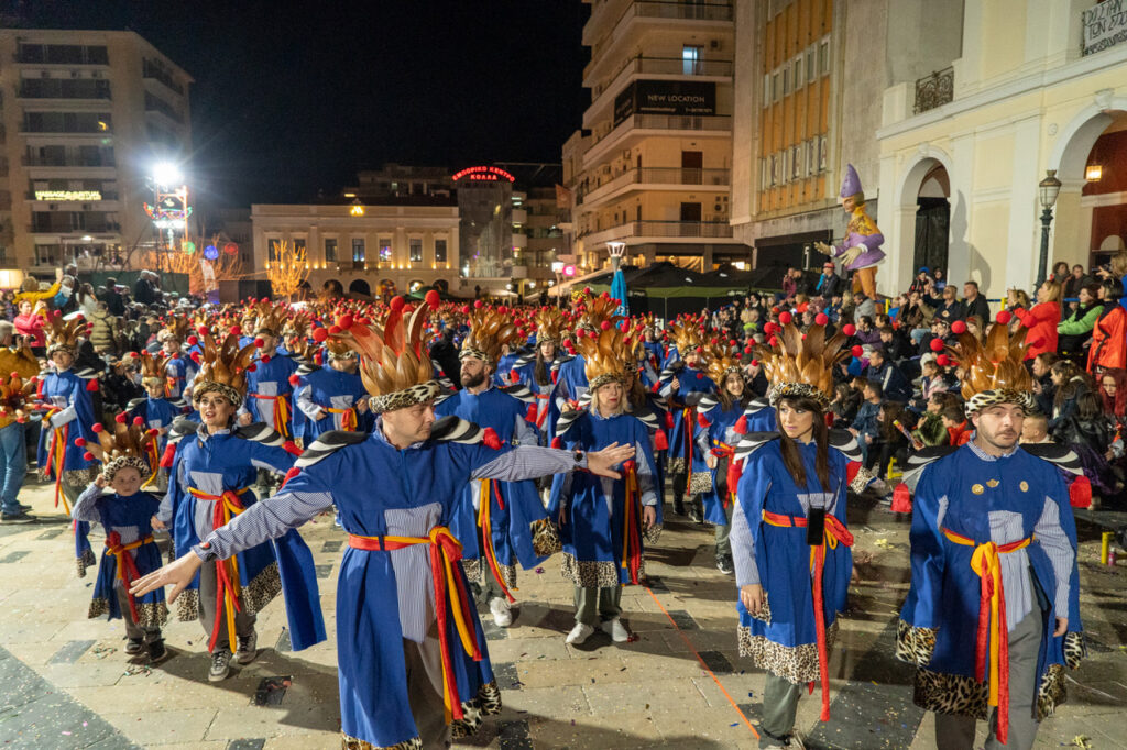 ΠΑΤΡΑ: 50.000 στη νυχτερινή παρέλαση! ΕΣΠΑΣΕ ΟΛΑ ΤΑ ΡΕΚΟΡ - ΔΕΙΤΕ ΝΕΕΣ ΦΩΤΟ