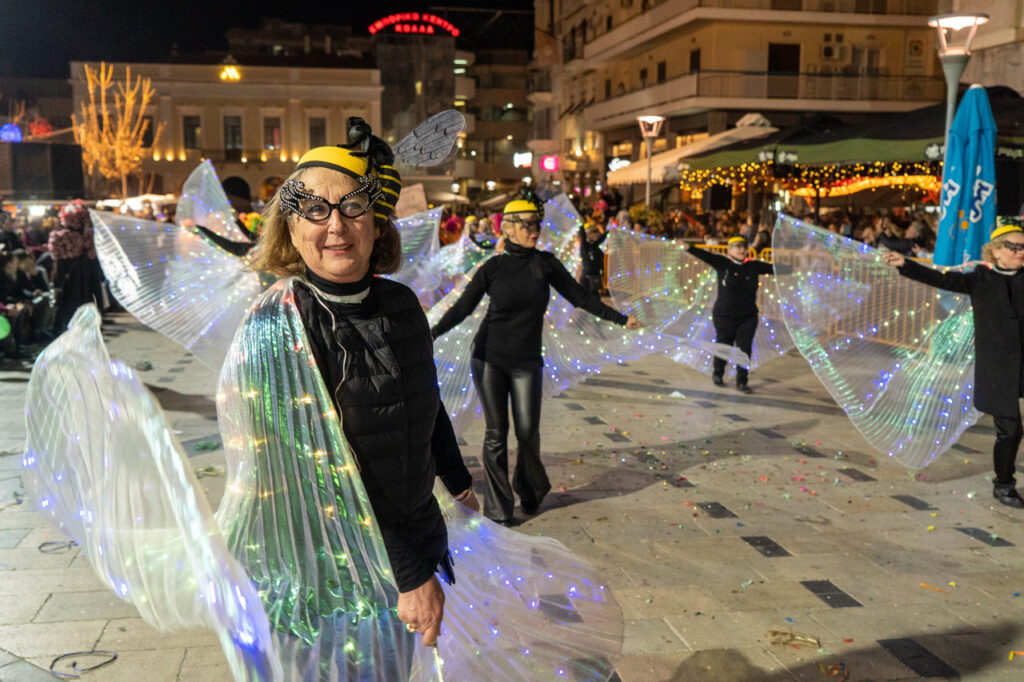 ΠΑΤΡΑ: 50.000 στη νυχτερινή παρέλαση! ΕΣΠΑΣΕ ΟΛΑ ΤΑ ΡΕΚΟΡ - ΔΕΙΤΕ ΝΕΕΣ ΦΩΤΟ