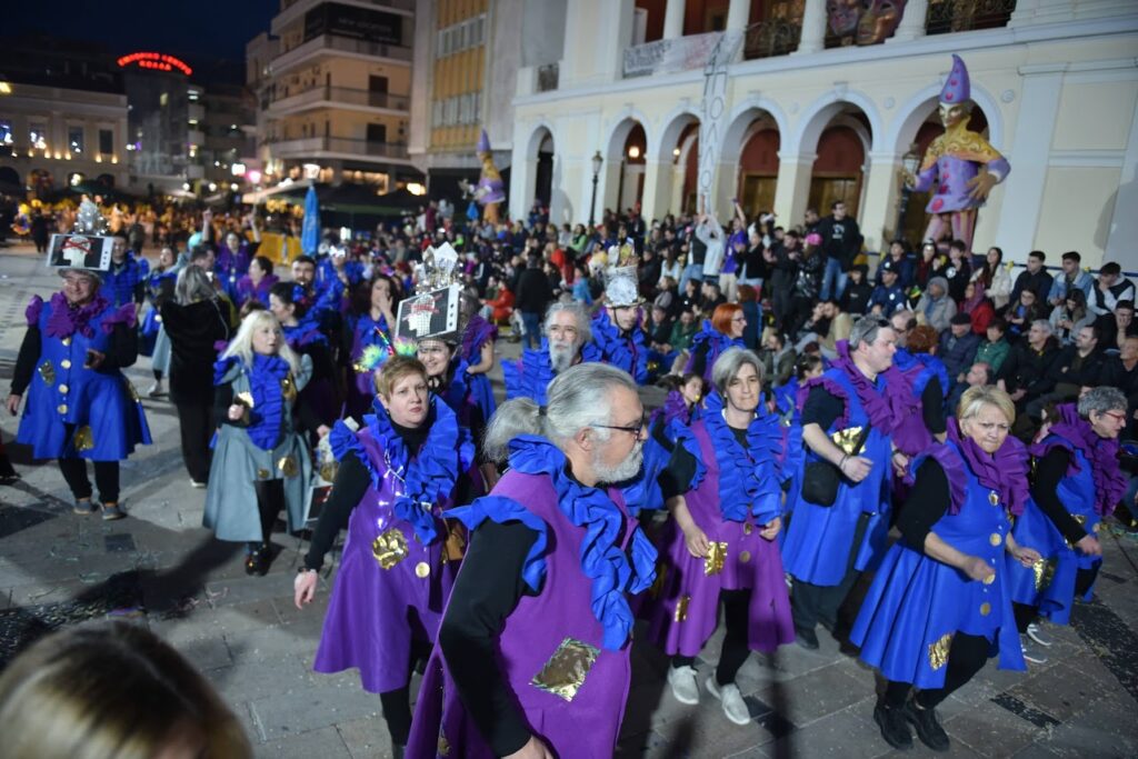 ΠΑΤΡΑ: 50.000 στη νυχτερινή παρέλαση! ΕΣΠΑΣΕ ΟΛΑ ΤΑ ΡΕΚΟΡ - ΔΕΙΤΕ ΝΕΕΣ ΦΩΤΟ