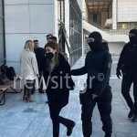 Ρούλα Πισπιρίγκου: Έφτασε στα δικαστήρια – Οι πρώτες εικόνες