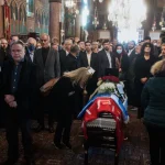 Νεκτάριος Σαντορινιός: «Θα είσαι δίπλα μας παρών πάντα αγαπημένε μας σύντροφε»- Με δύο σημαίες το φέρετρο