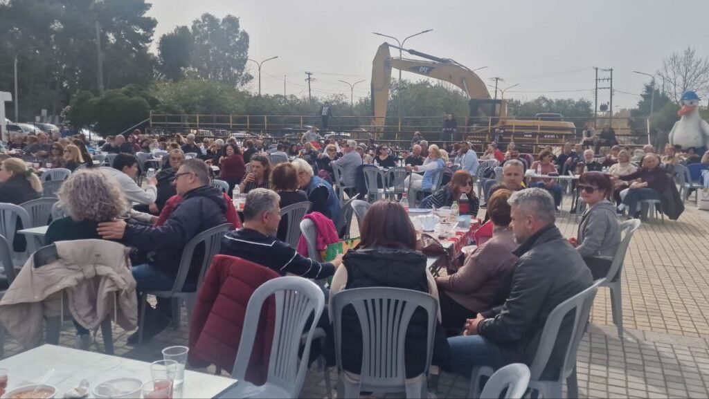 ΠΑΤΡΑ - ΦΩΤΟ ΚΑΙ ΒΙΝΤΕΟ: Κούλουμα σε Πλαζ και Νότιο Πάρκο! Χιλιάδες Πατρινών