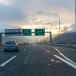 Έρχονται εκπτώσεις στα τέλη για συνεπείς νέους οδηγούς