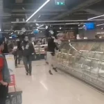 «Ντου» Ρουβίκωνα σε σούπερ μάρκετ στο Αιγάλεω που απέλυσε καρκινοπαθή εργαζόμενη (εικόνες)