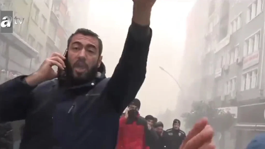 Τουρκία: Πανικός και ουρλιαχτά σε live μετάδοση την ώρα του μετασεισμού των 7,7 Ρίχτερ - Δείτε βίντεο