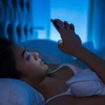 Μπλε φως: Μπορεί να επηρεάσει τα μάτια, τον ύπνο και την υγεία σας