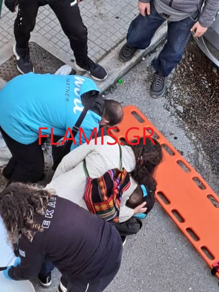 ΠΑΤΡΑ - ΤΩΡΑ: Χτυπήθηκε ντελιβεράς στην Καρόλου - ΦΩΤΟ