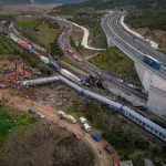 Σύγκρουση τρένων: Δημοσία δαπάνη οι κηδείες των θυμάτων της τραγωδίας στη Λάρισα
