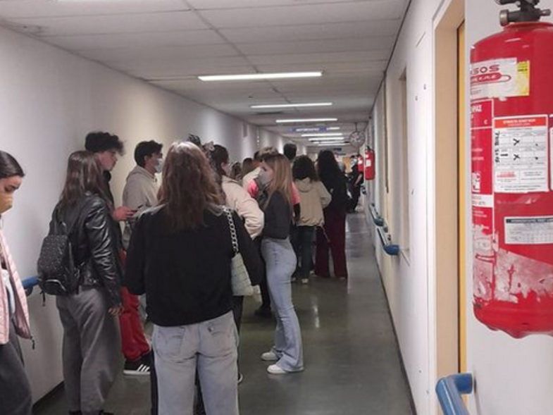 ΣΥΓΚΙΝΗΣΗ ΣΤΟ ΡΙΟ: Οι νέοι δίνουν αίμα για τα Τέμπη! Πάνω από 200 φιάλες