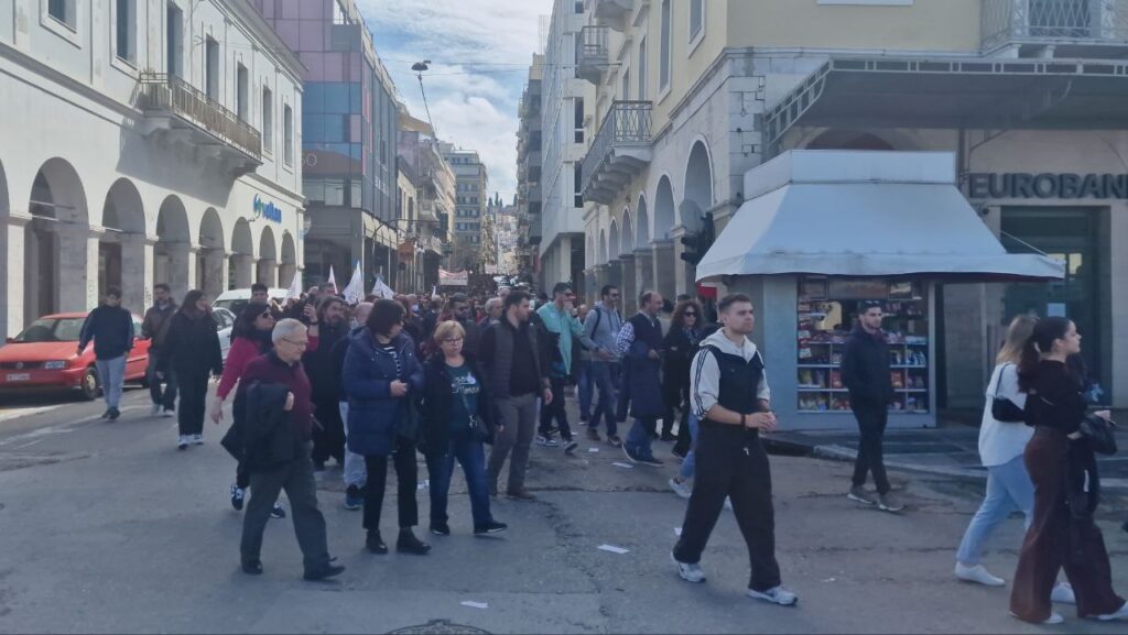 ΔΕΙΤΕ ΦΩΤΟ ΚΑΙ ΒΙΝΤΕΟ: Η μεγαλύτερη πορεία όλων των εποχών στην Πάτρα! "Χρονικό μήκος" 37 λεπτών!