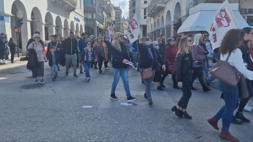 ΔΕΙΤΕ ΦΩΤΟ ΚΑΙ ΒΙΝΤΕΟ: Η μεγαλύτερη πορεία όλων των εποχών στην Πάτρα! "Χρονικό μήκος" 37 λεπτών!