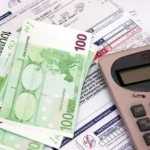 Η κυβέρνηση στρώνει το έδαφος για το τέλος των επιδοτήσεων στα τιμολόγια ρεύματος